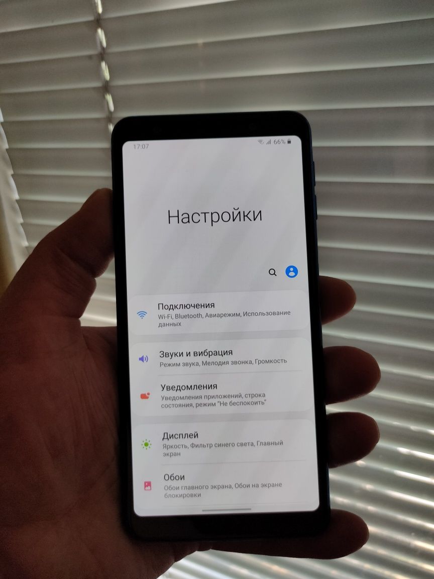 Смартфон Samsung A7 2018. 4/64 в очень хорошем состоянии