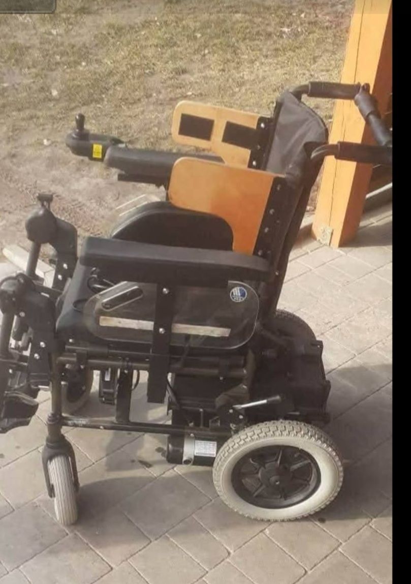 Wózek inwalidzki elektryczny