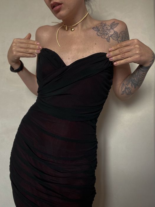 Довга вишукана сукня з драпіруванням