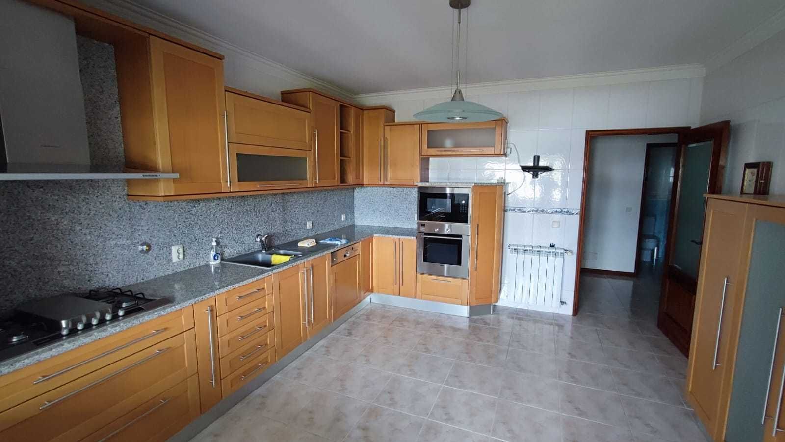 Apartamento T3+1 para alugar - Nogueira da Regedoura - Sta. Mª Feira