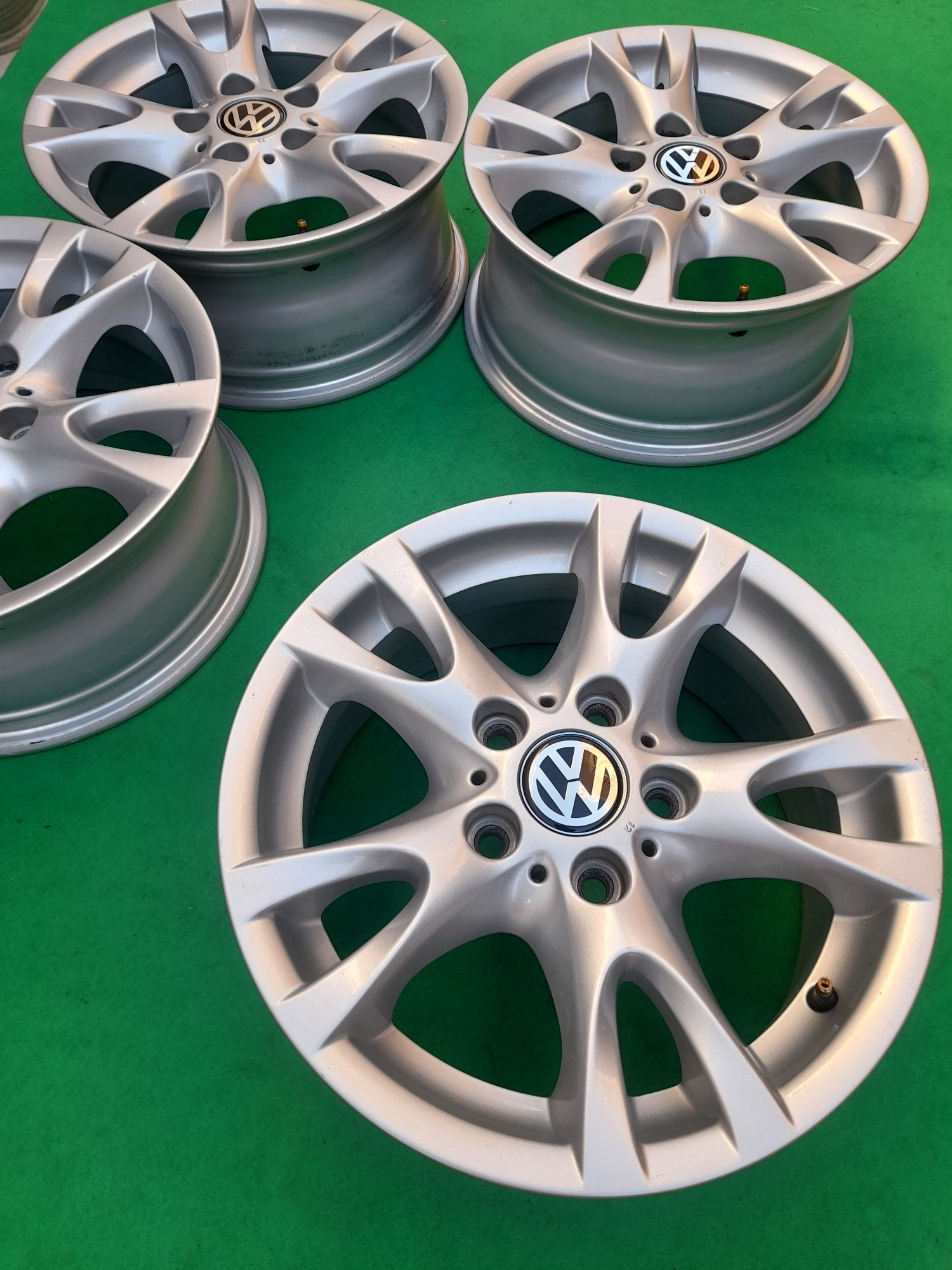 4 jantes 16 5x120 VW Transporter Amarok Opel Vivaro Renault Trafic