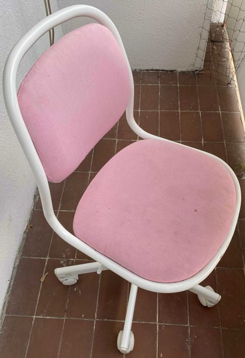 Biurko Ikea Pahl i krzesło dziecięce ÖRFJÄLL