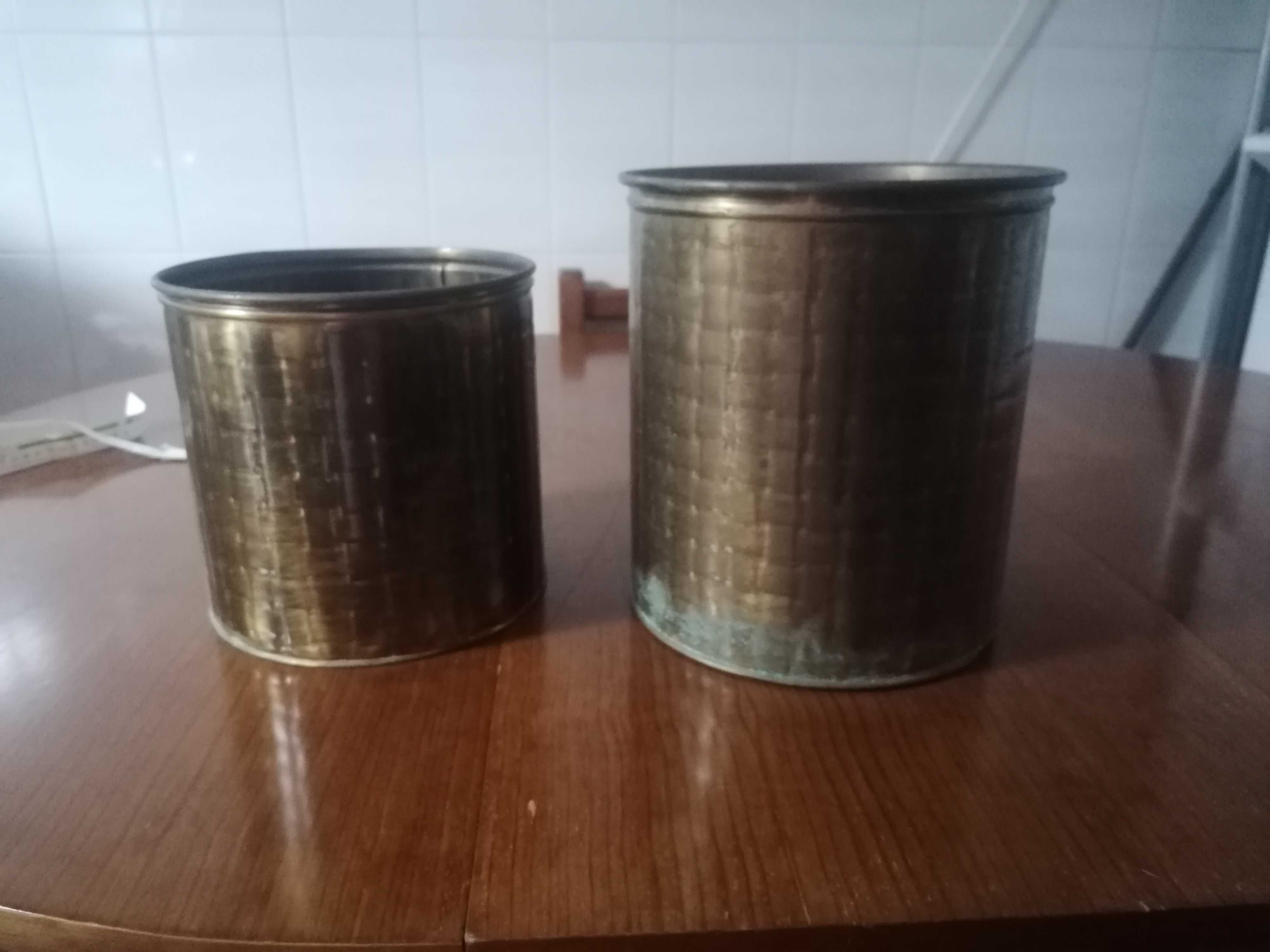 Dois vasos em latão