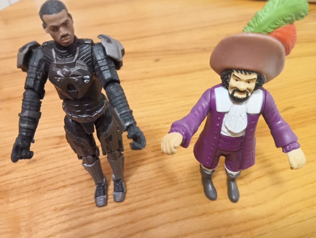 Figurki komandos RIPCORD z G.I.JOE. i figurka McDonald's.