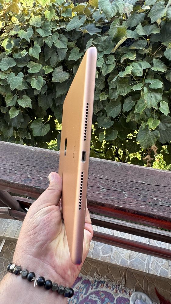 Планшет iPad Gold 8 покоління 2020 p 10.2 діагональ екрану WiFi 32gb