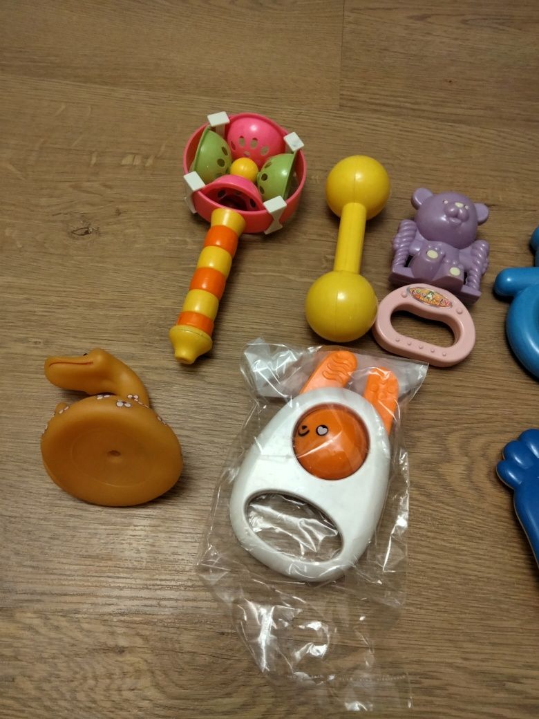 Мягкая игрушка-погремушка и Погремушки отдельно