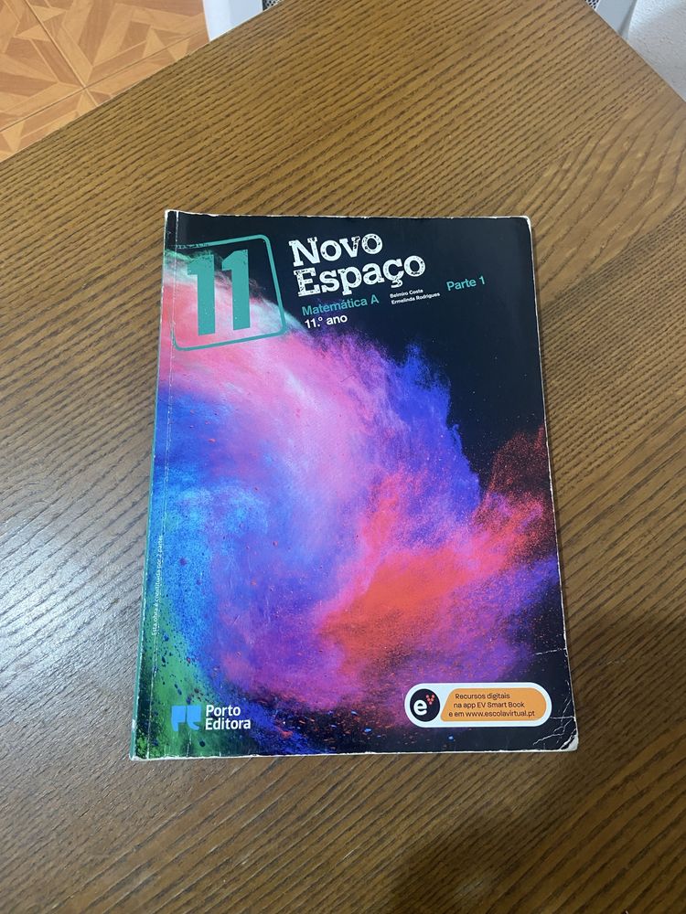 Manuais e caderno de atividades Matemática A 11 ano