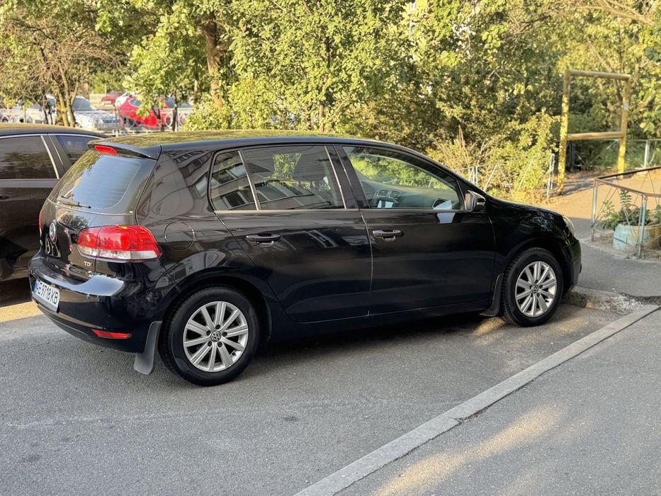 Продам офіційний Volkswagen Golf 2012 автомат