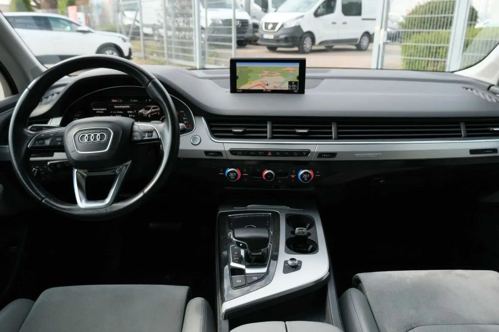 Audi Q7 quattro      2016