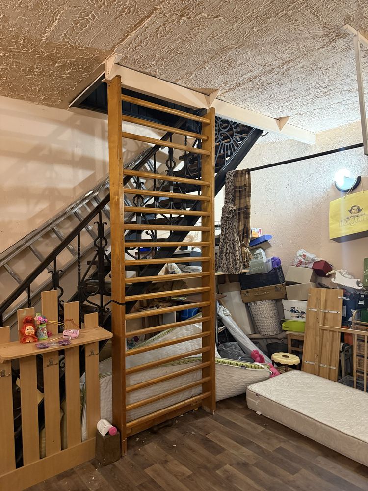 Продам  Центр 5 кв площадью  155 кв м Бажанова 14