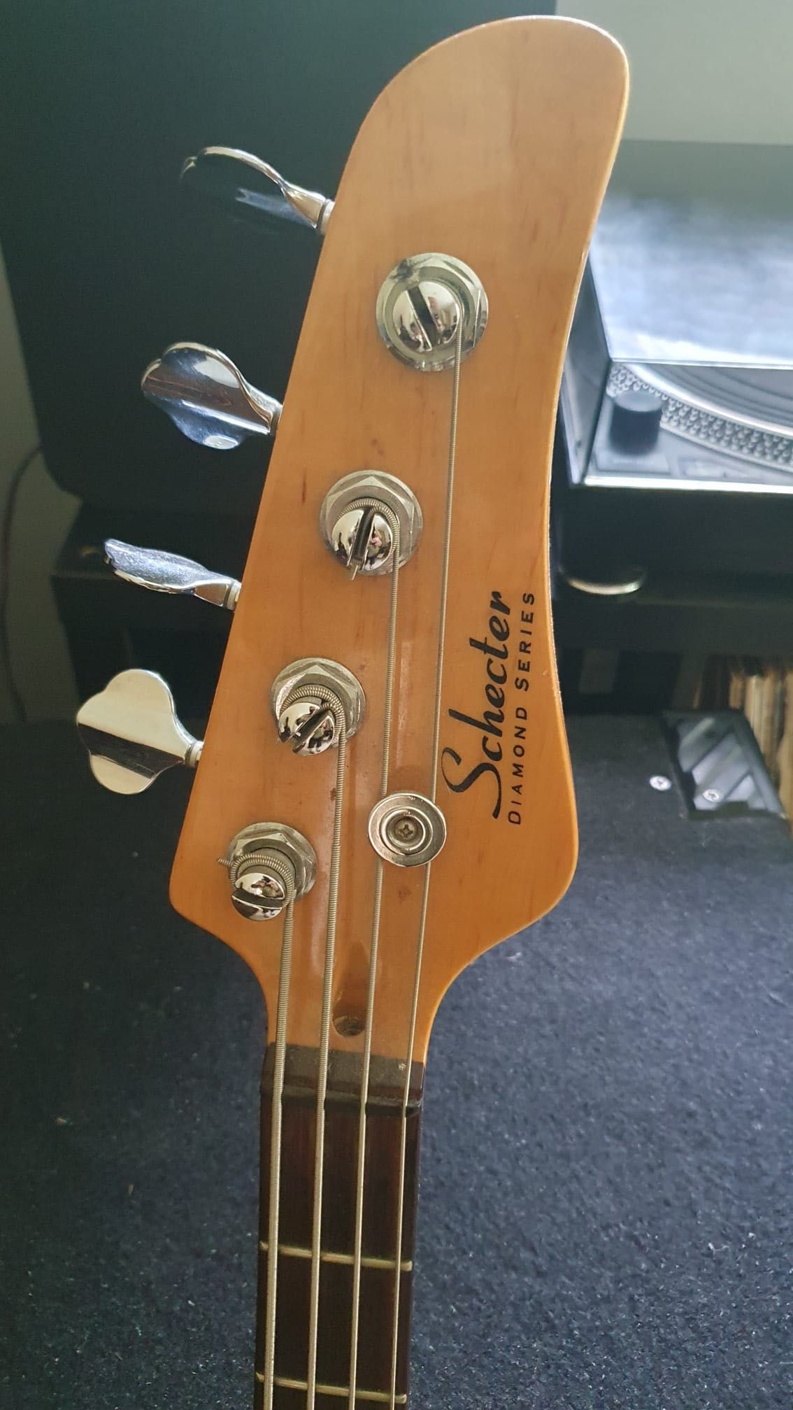 Gitara basowa aktywna Schecter diamont series