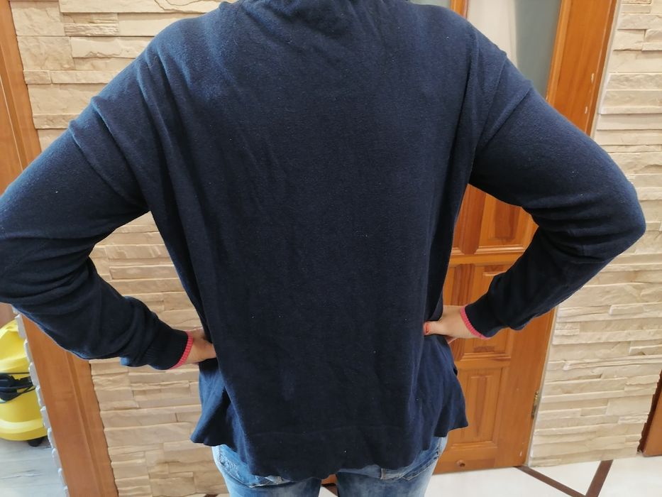 Cienki sweterek cekiny napis L/XL