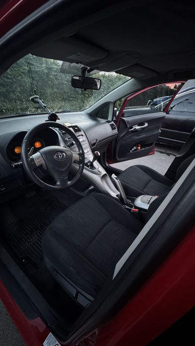 Toyota Auris продам машину