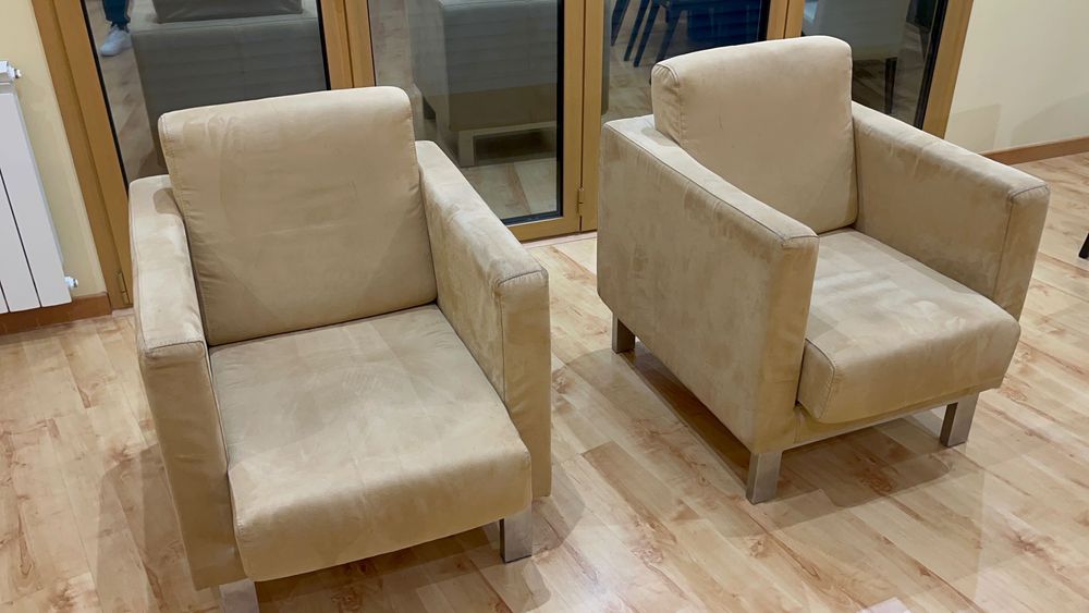 2 Poltronas sofás valor individual