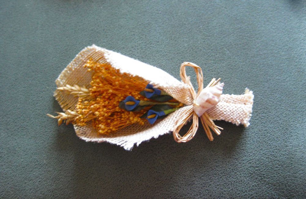 Ramo Pequeno de Flores Pano e Flores Secas para Páscoa