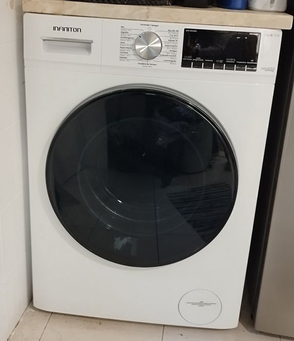 Máquina de lavar roupa, quase nova