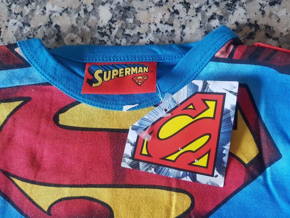 Camisola SUPERMAN com capa amovível - Tamanho 3- 4 Anos