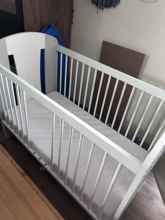 Łóżeczko z materacem