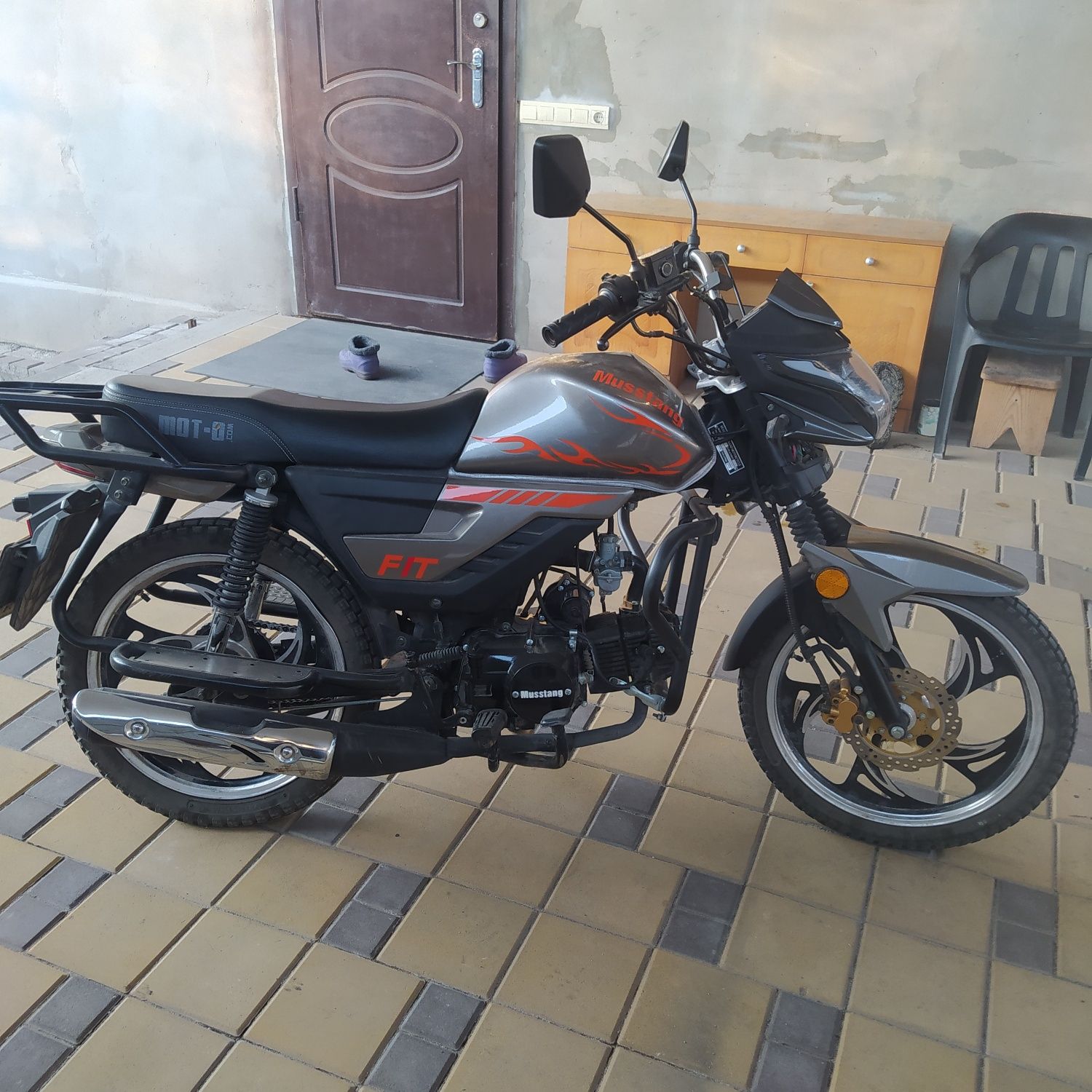 Продам Mustang fit 2
