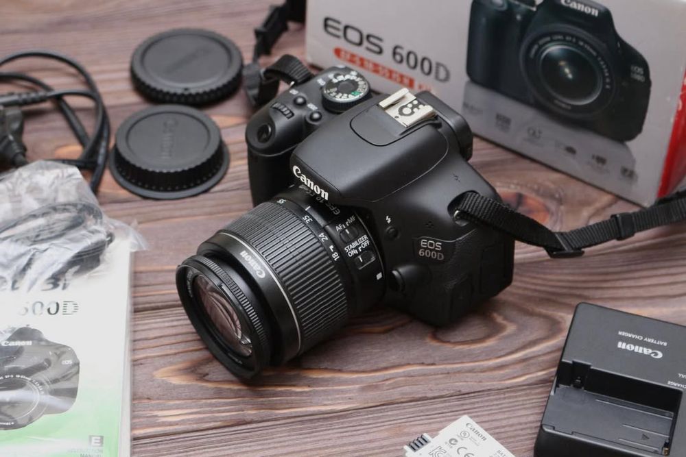 Фотоапарат Canon EOS 600D