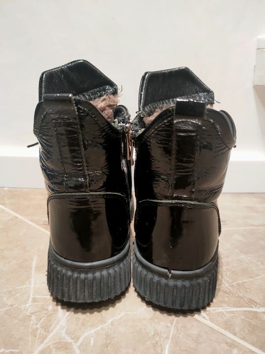 Ботинки зимние на девочку 27 р.