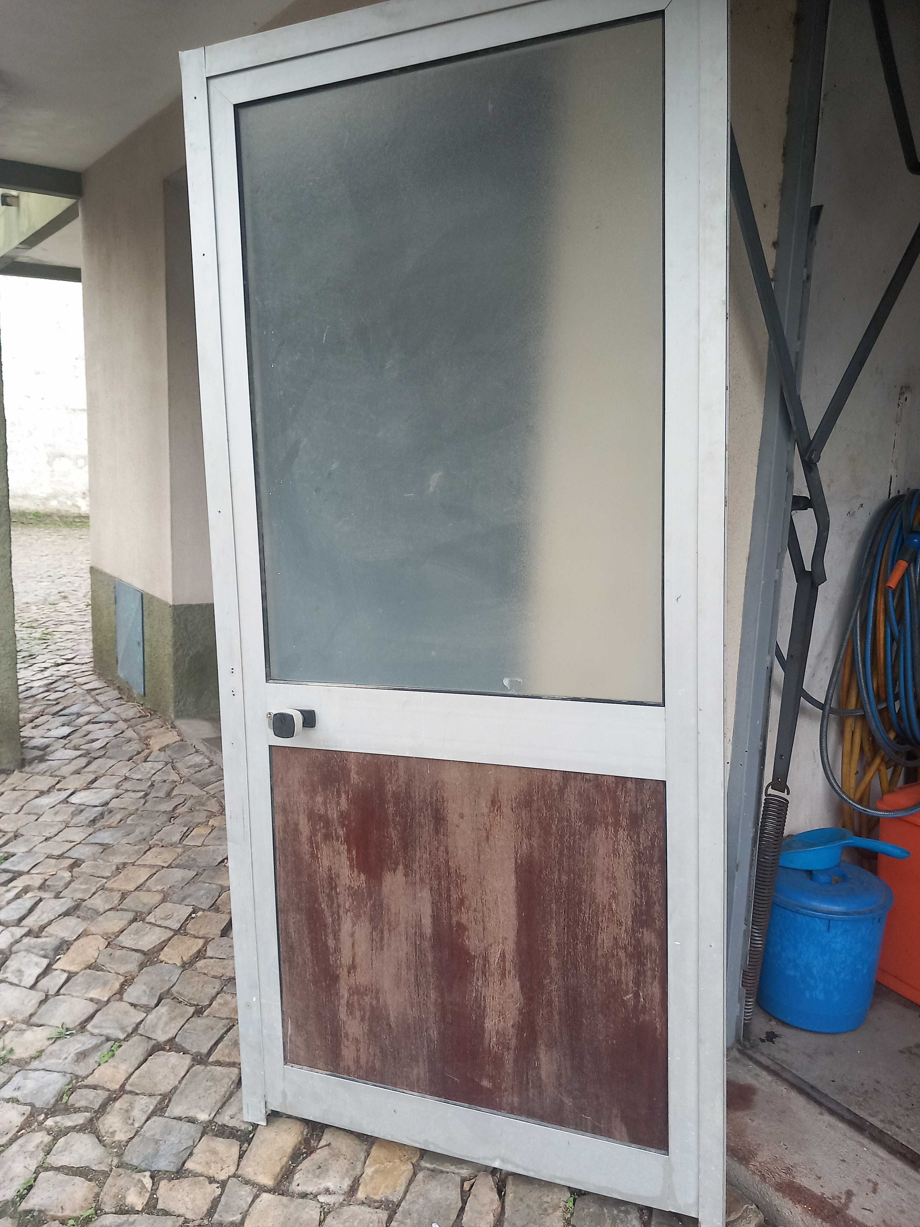 Porta de Alumínio Muito  Bom Estado (2,04 M X 0.95)