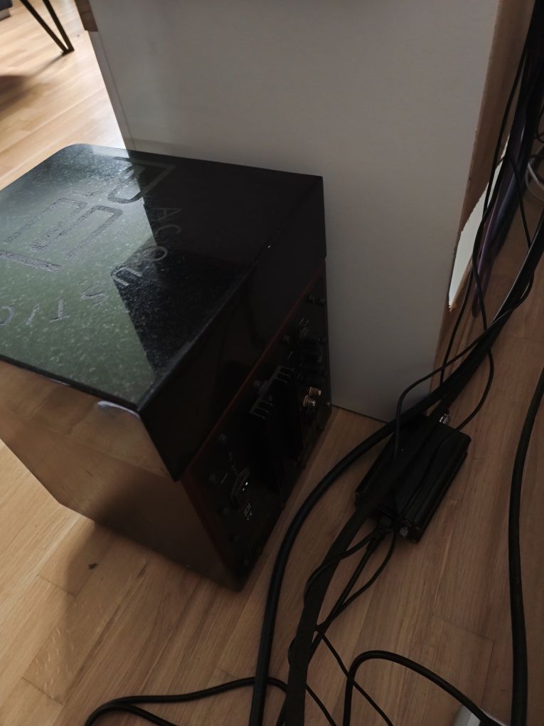 Rel Q201E acoustics
