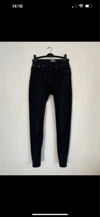 Czarne damskie jeansy skinny