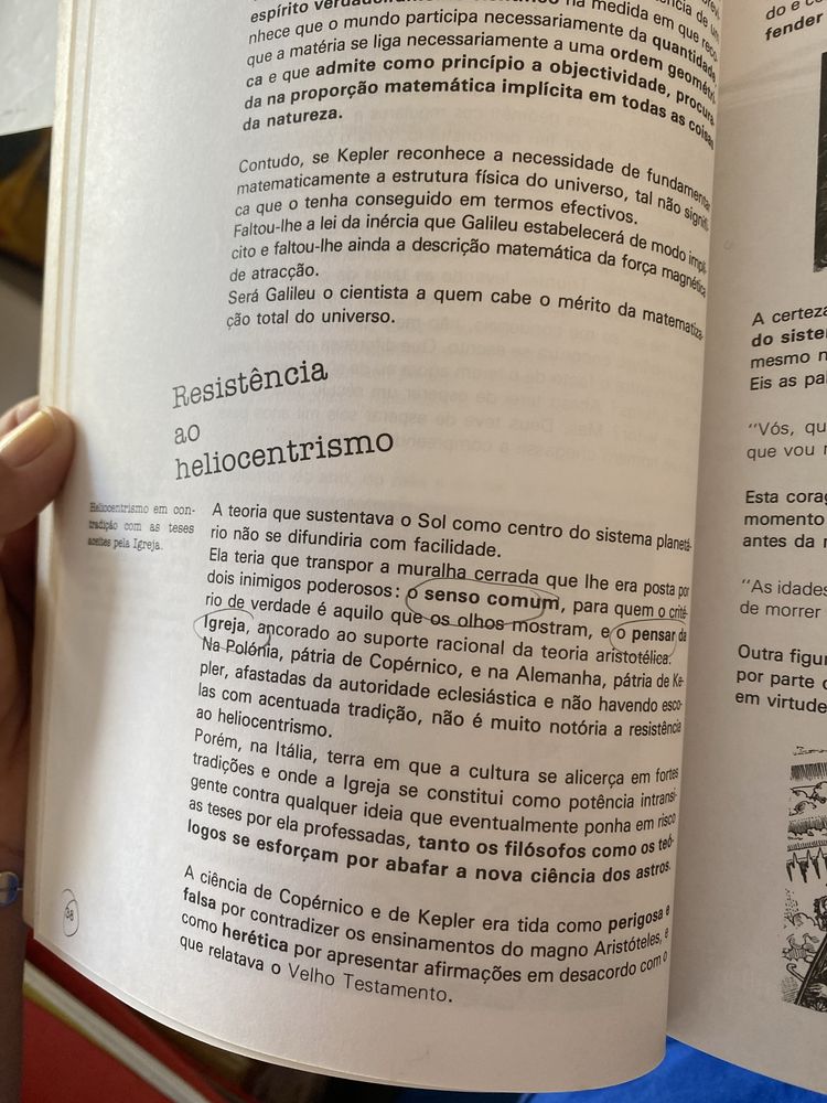 Livro de filosofia de 11.º ano antigo