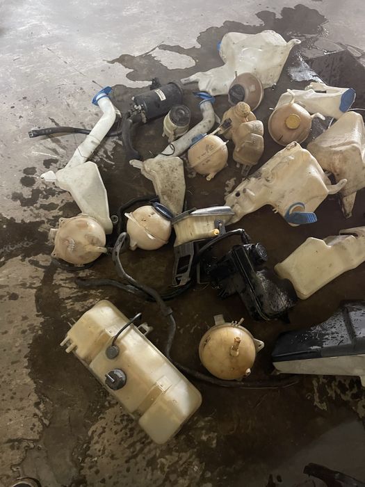 Varios peças mija mija e deposito de agua muitas marcas