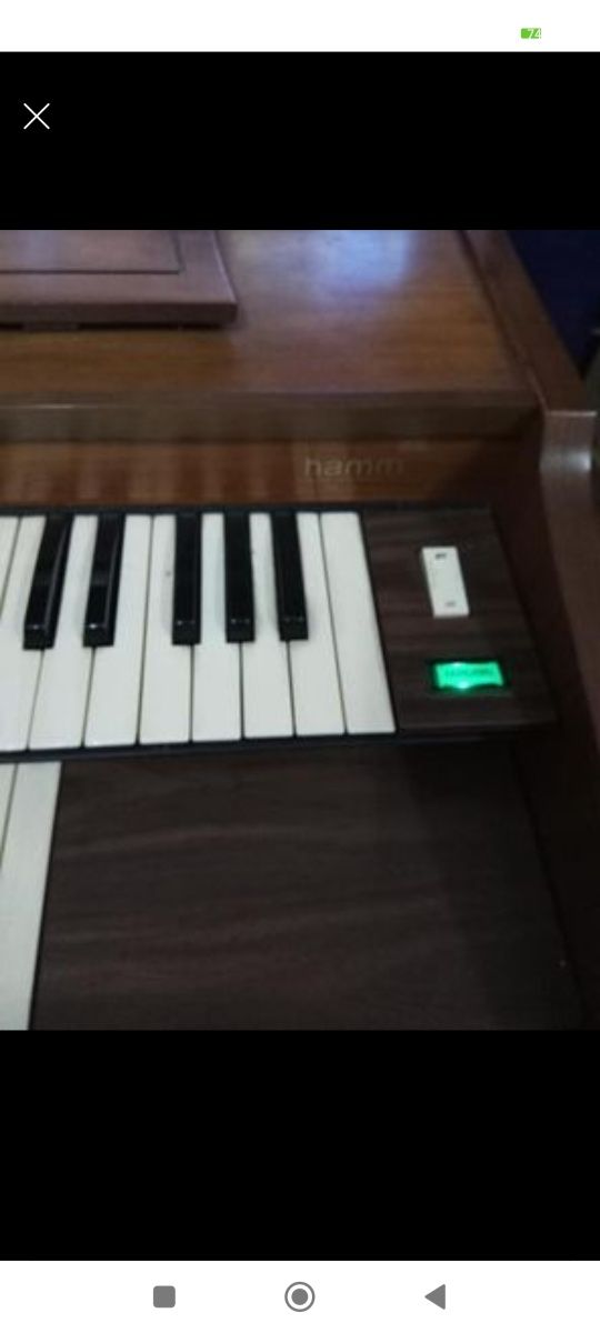 Órgão da marca Farfisa