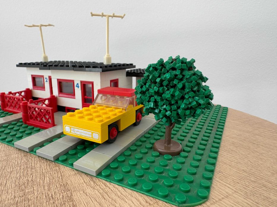 LEGO Legoland 353 Terrace House Car Garage 1972 Dom z Tarasem Auto