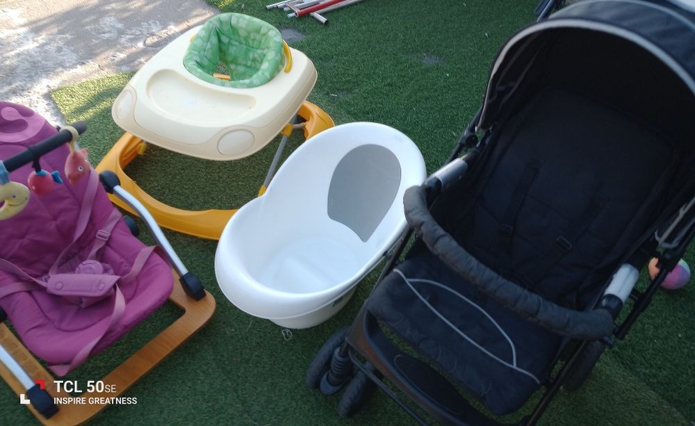 Artigos de bebê em bom estado.