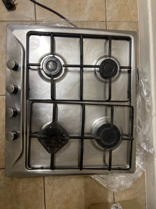 Продам газову плиту Minola