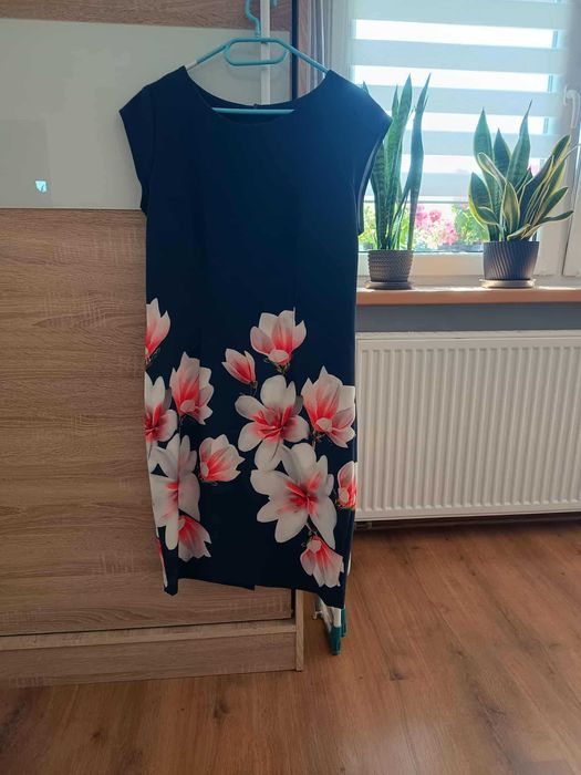 Granatowa sukienka
