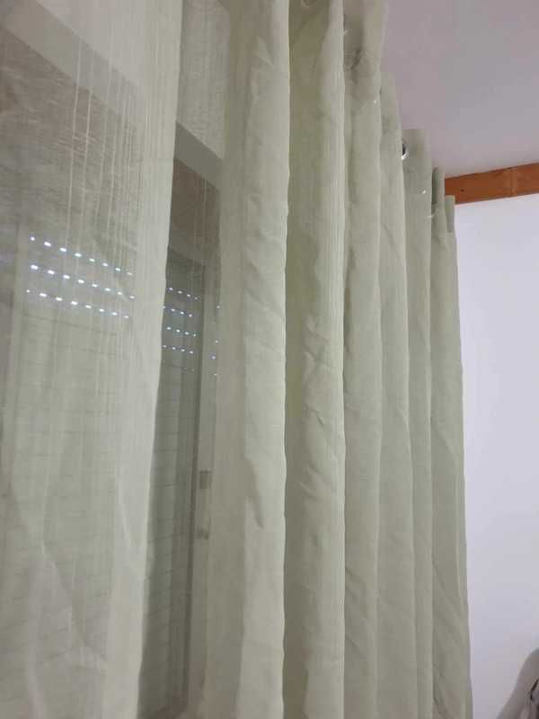 2 cortinas 1,40 cm x 2,60 cm