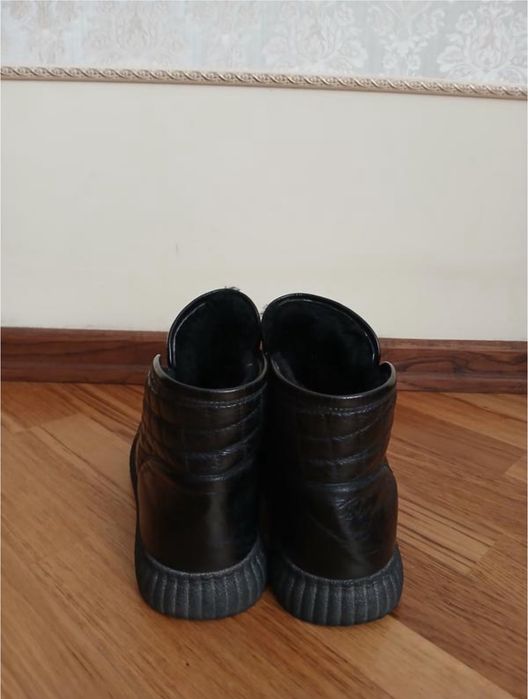 Шкіряне жіноче взуття