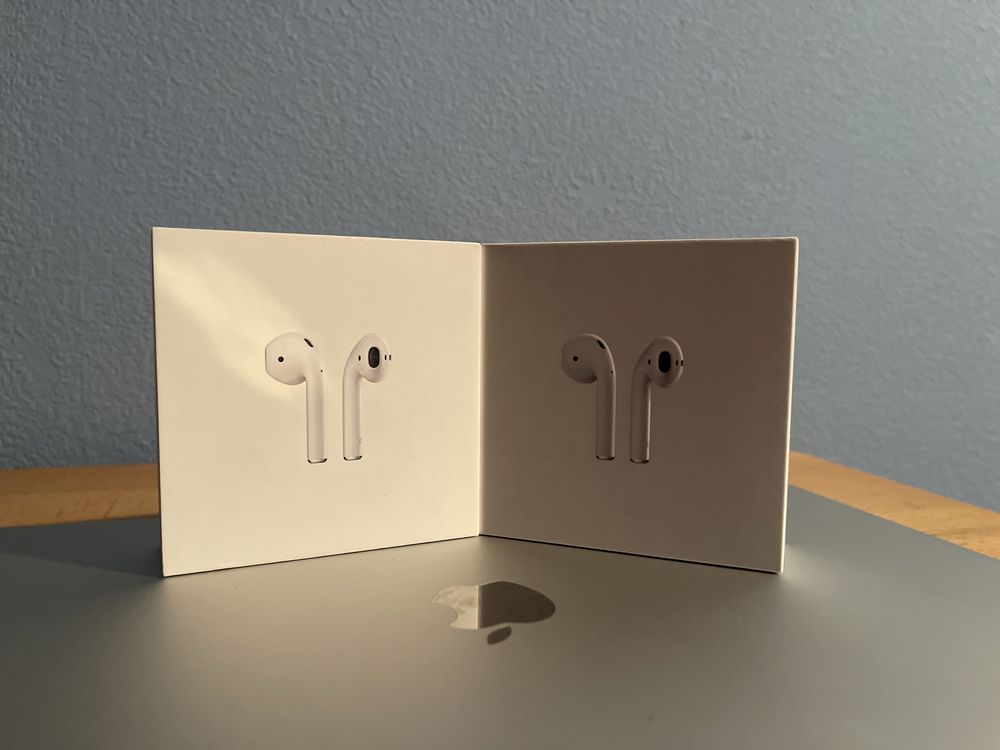 Коробка AirPods