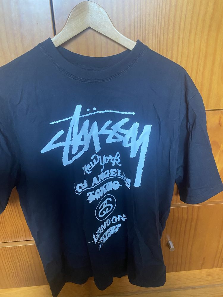 T-shirt Stussy International - Preto