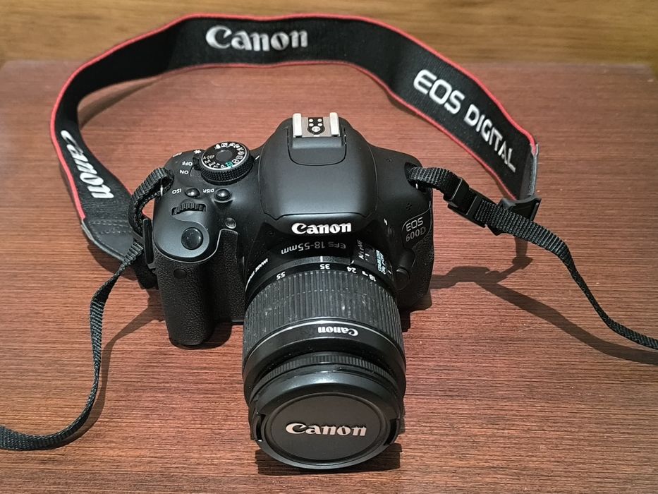 Máquina fotográfica Canon EOS 600d Completa