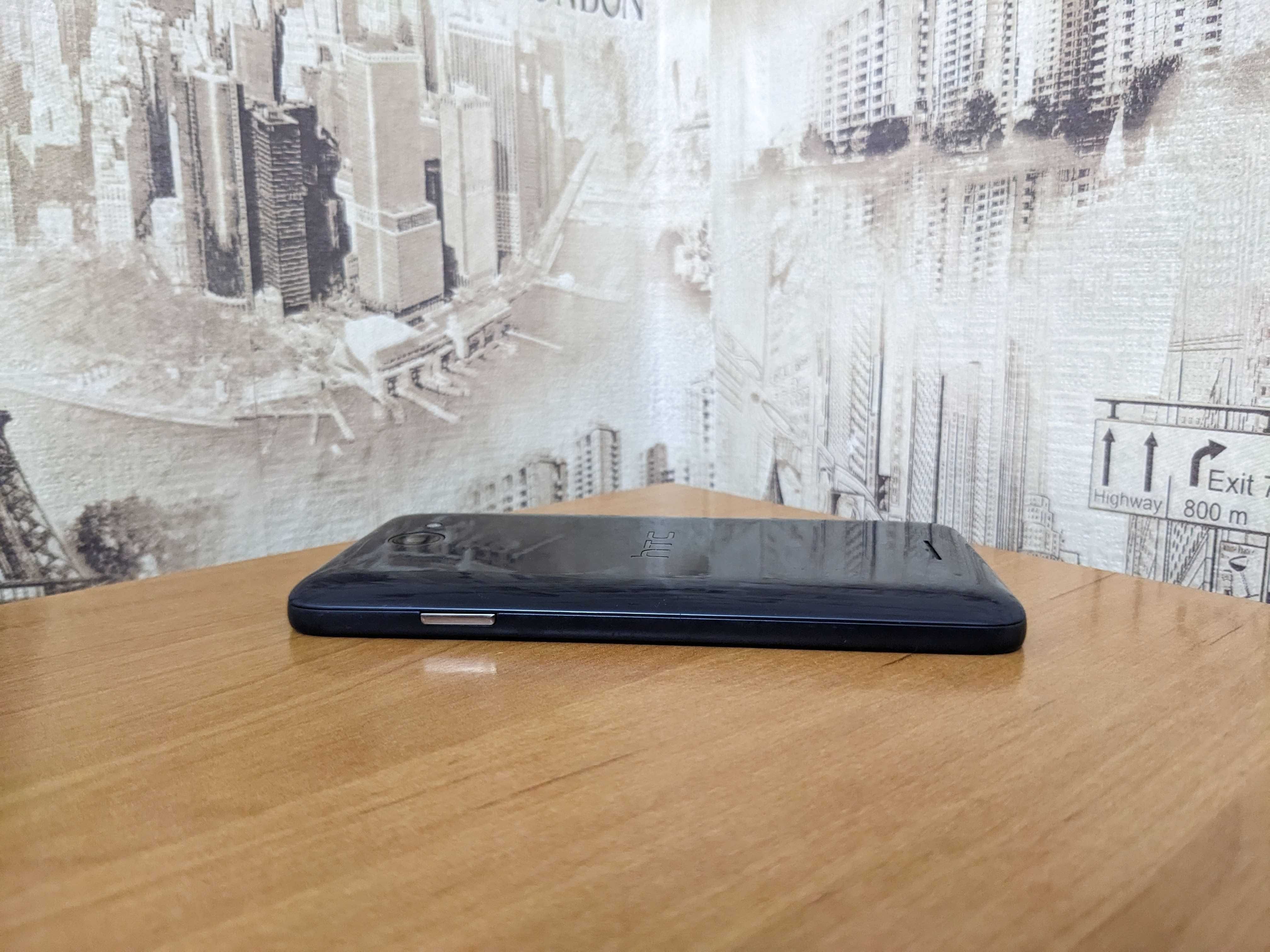 Смартфон HTC Desire 516 Dual Sim
