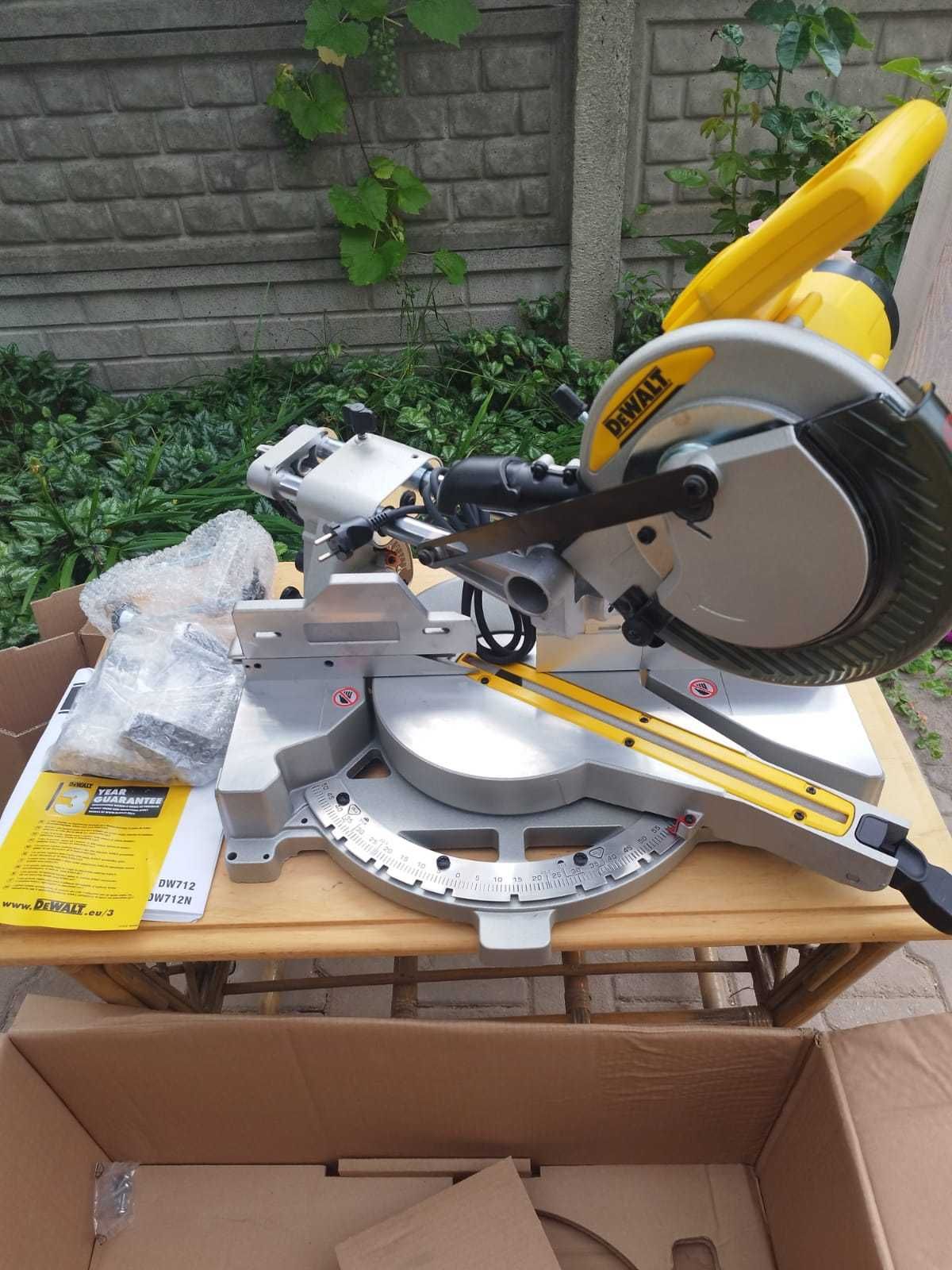 Ukośnica DeWalt DW712N-qs