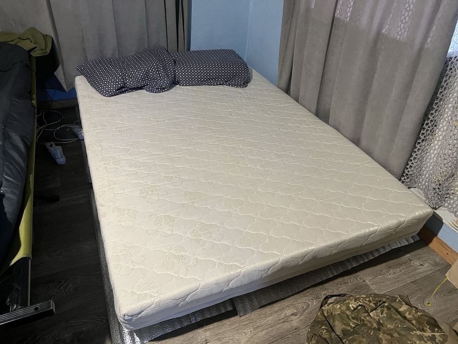 Матрас бу 195 , 135, 13 см. М. Барвінкове