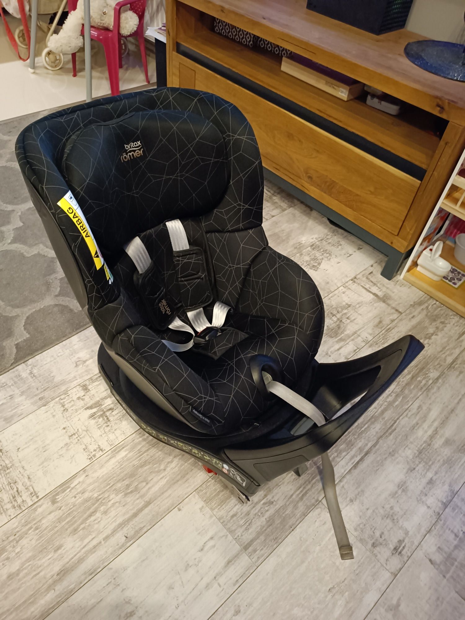 Fotelik 9-18 Britax Romer Swingfix M i-Size