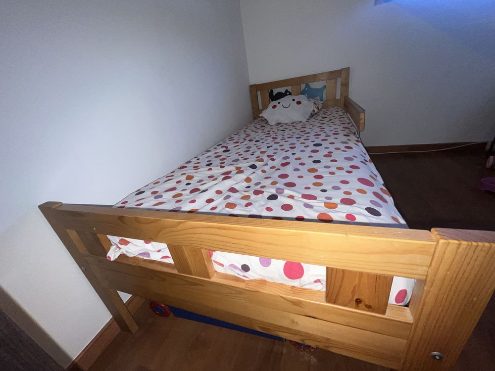 Cama de criança com colchão