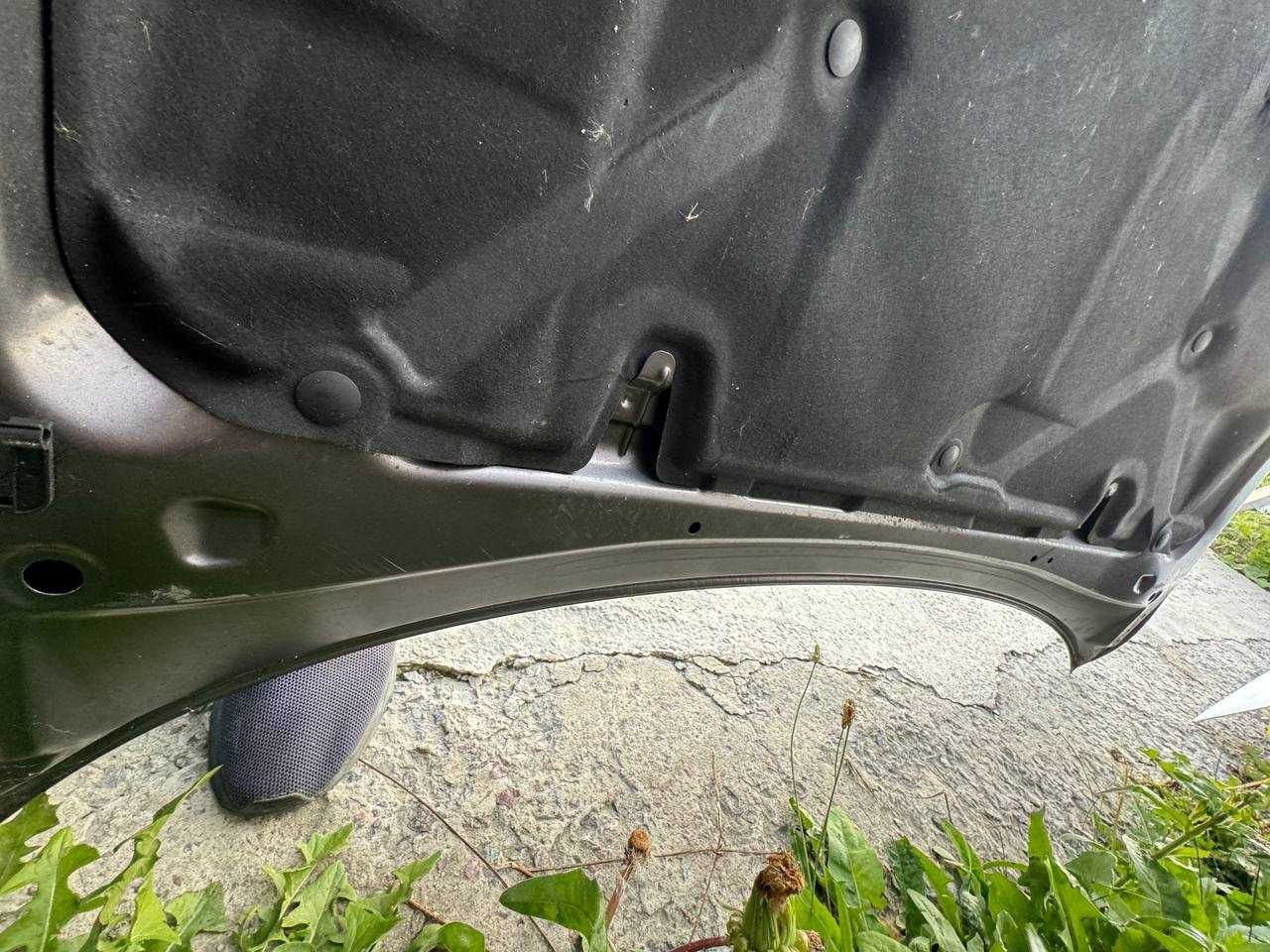 Капот до Toyota Avensis 2003-2008