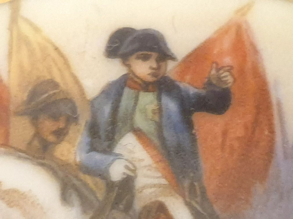 Antiga caixa em porcelana francesa com pintura à lupa - Napoleão