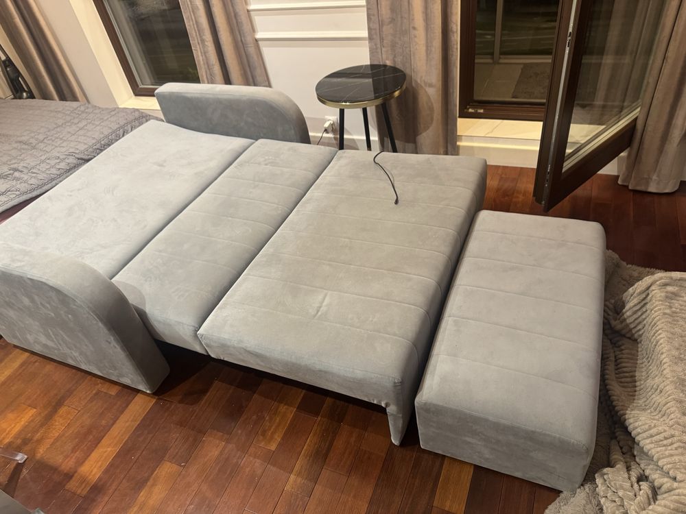 Sofa rozkładana 2-osobowa + pufa | wolnostojąca | szer. 145 cm | szara