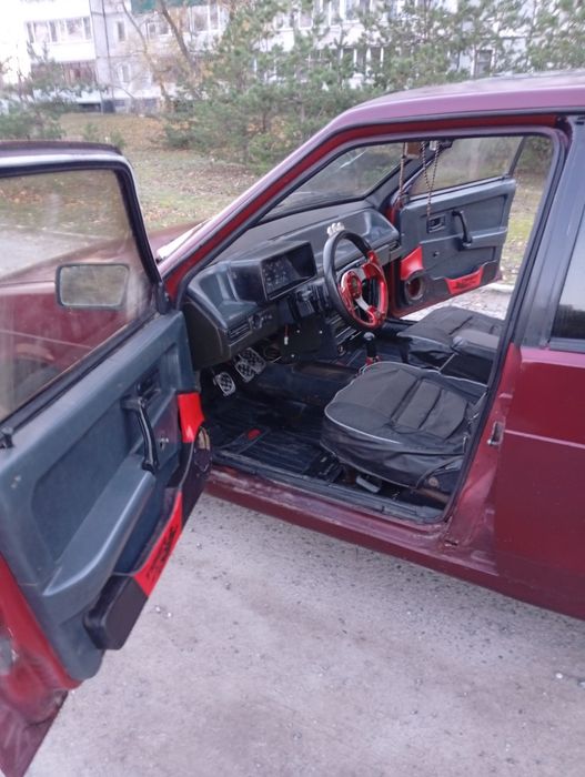 Продам ВАЗ 2199 на полном ходу!