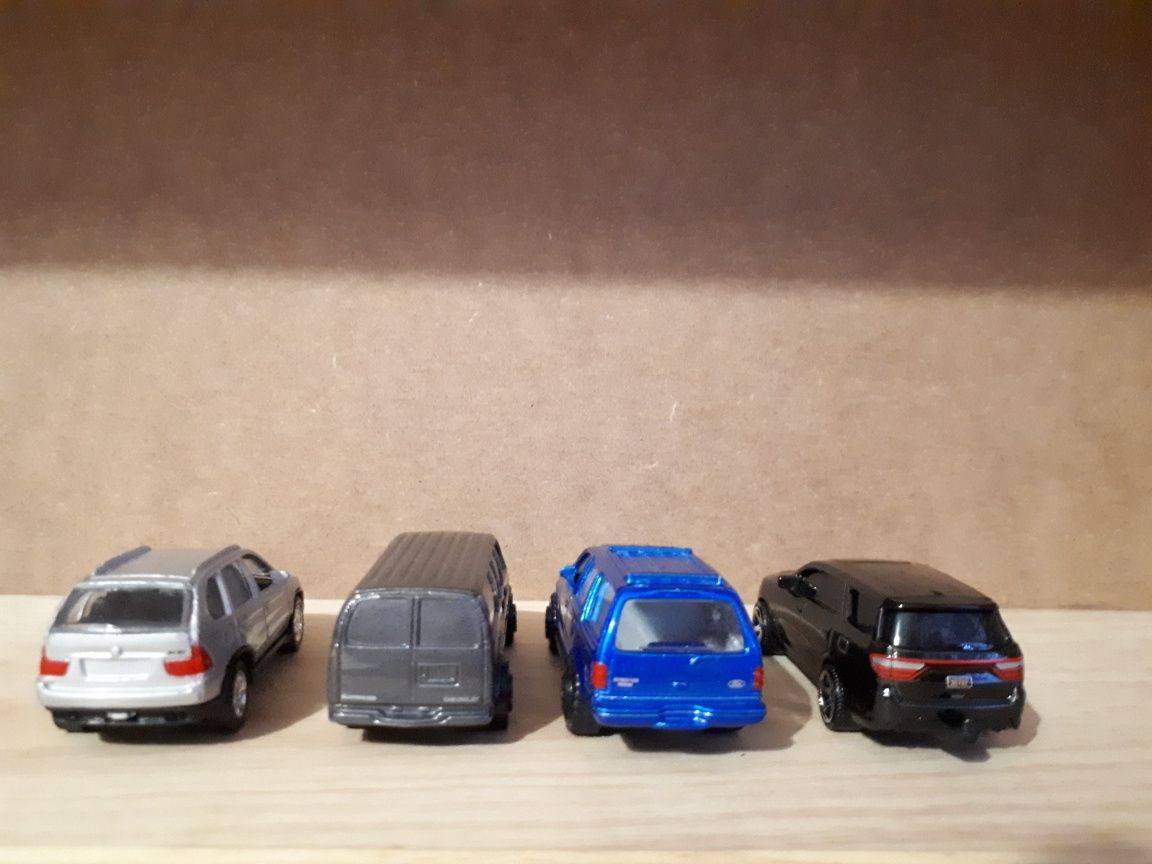 Lote de 4 carros 1/64